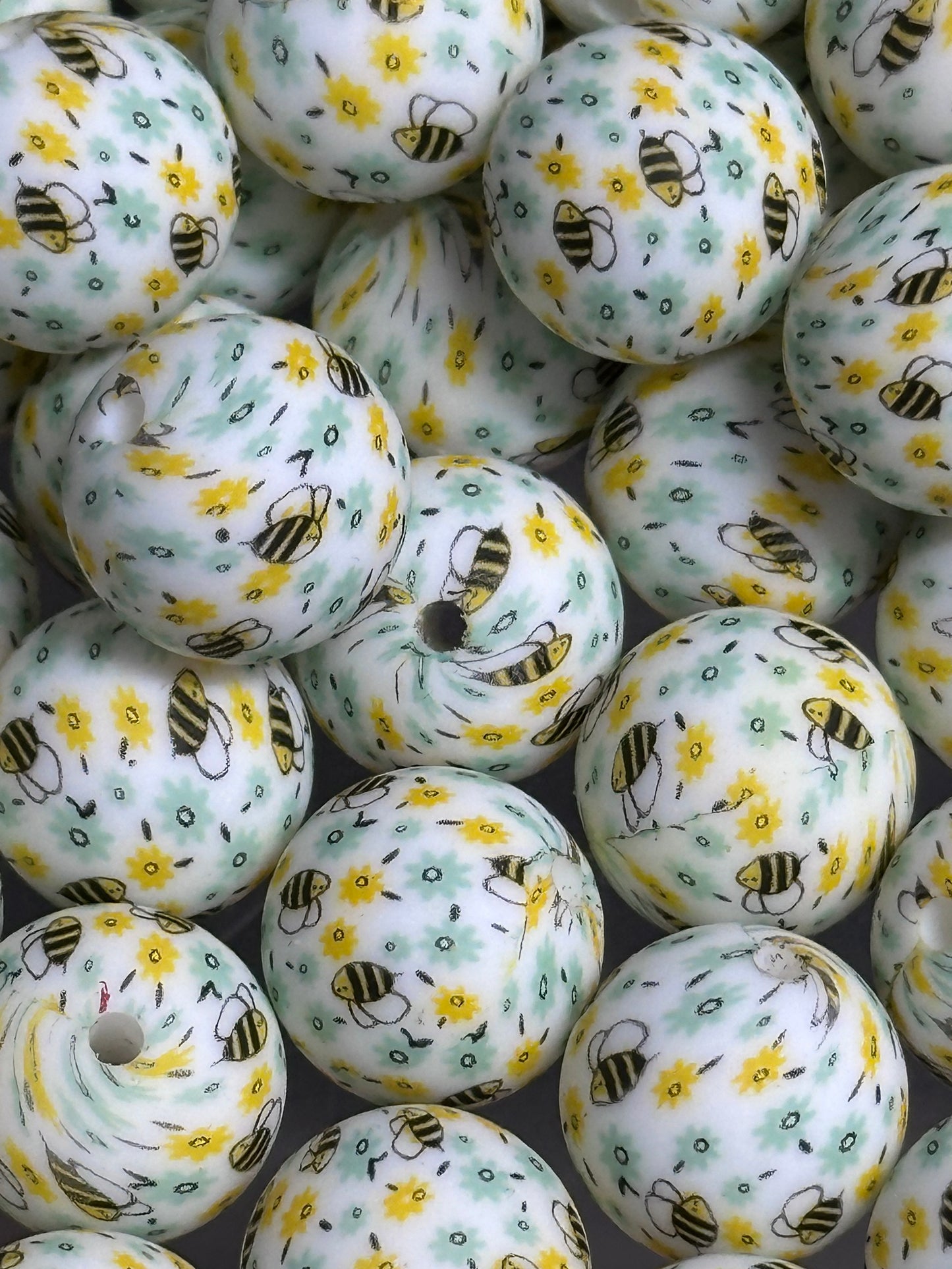 Flowers and bumble bees on white beads/ printed beads /15 mm round shaped/beadable pen/ keychain bead/10 beads included