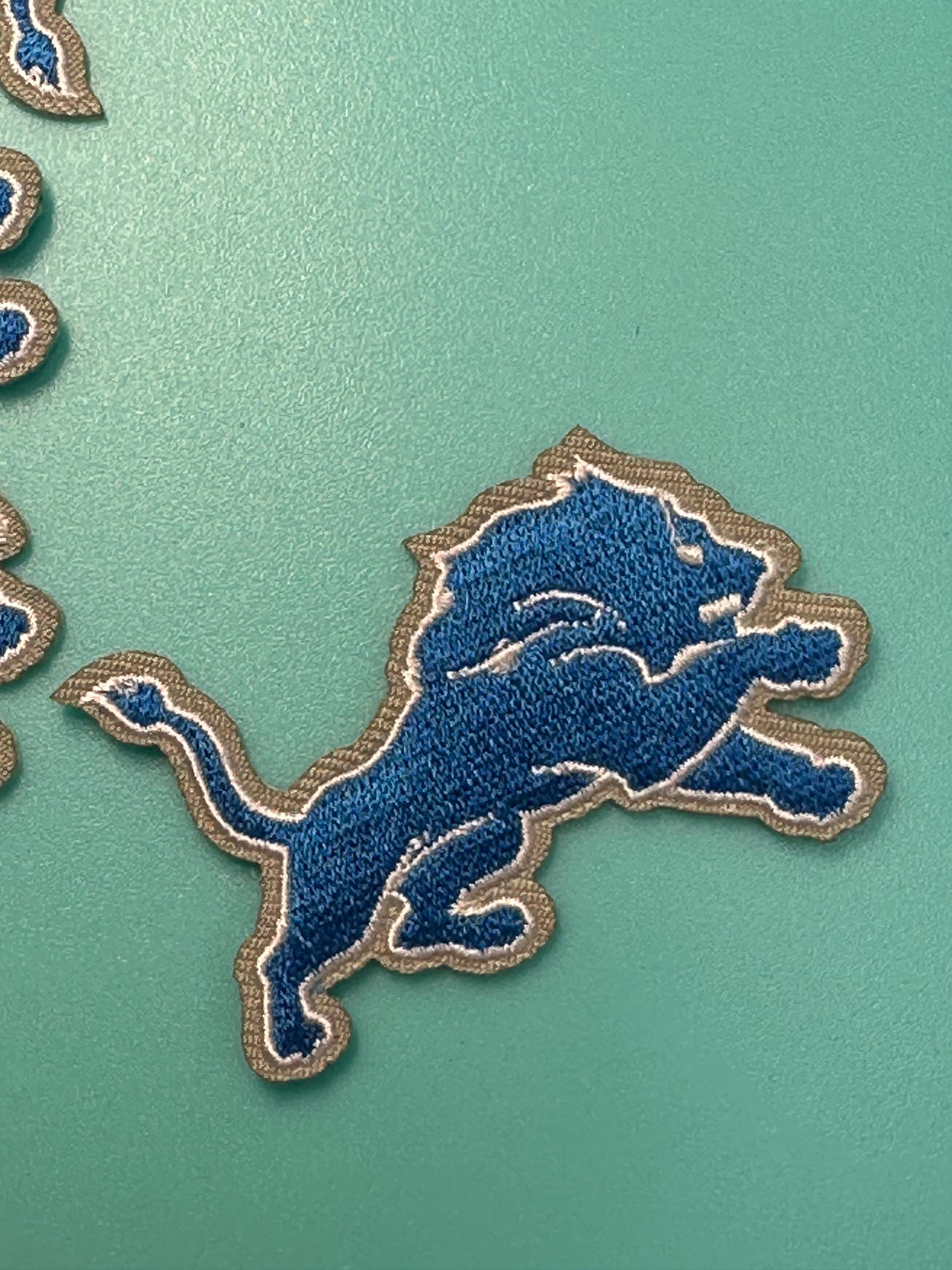 DETROIT LIONS IRON ON PATCH/ SIZE SMALL/ QUALITY MATERIAL/FABRIC PATCHES/FOOTBALL TEAM