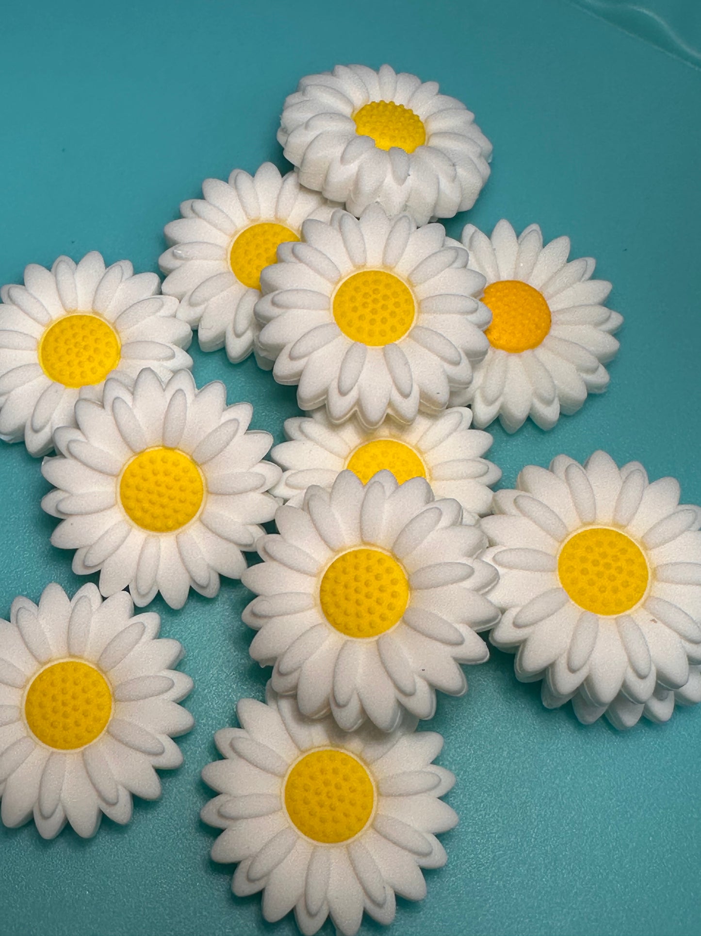 3D Daisy flowers Focal Bead/ beadable pen/ Silicone  bead/ daisies/ keychain bead/