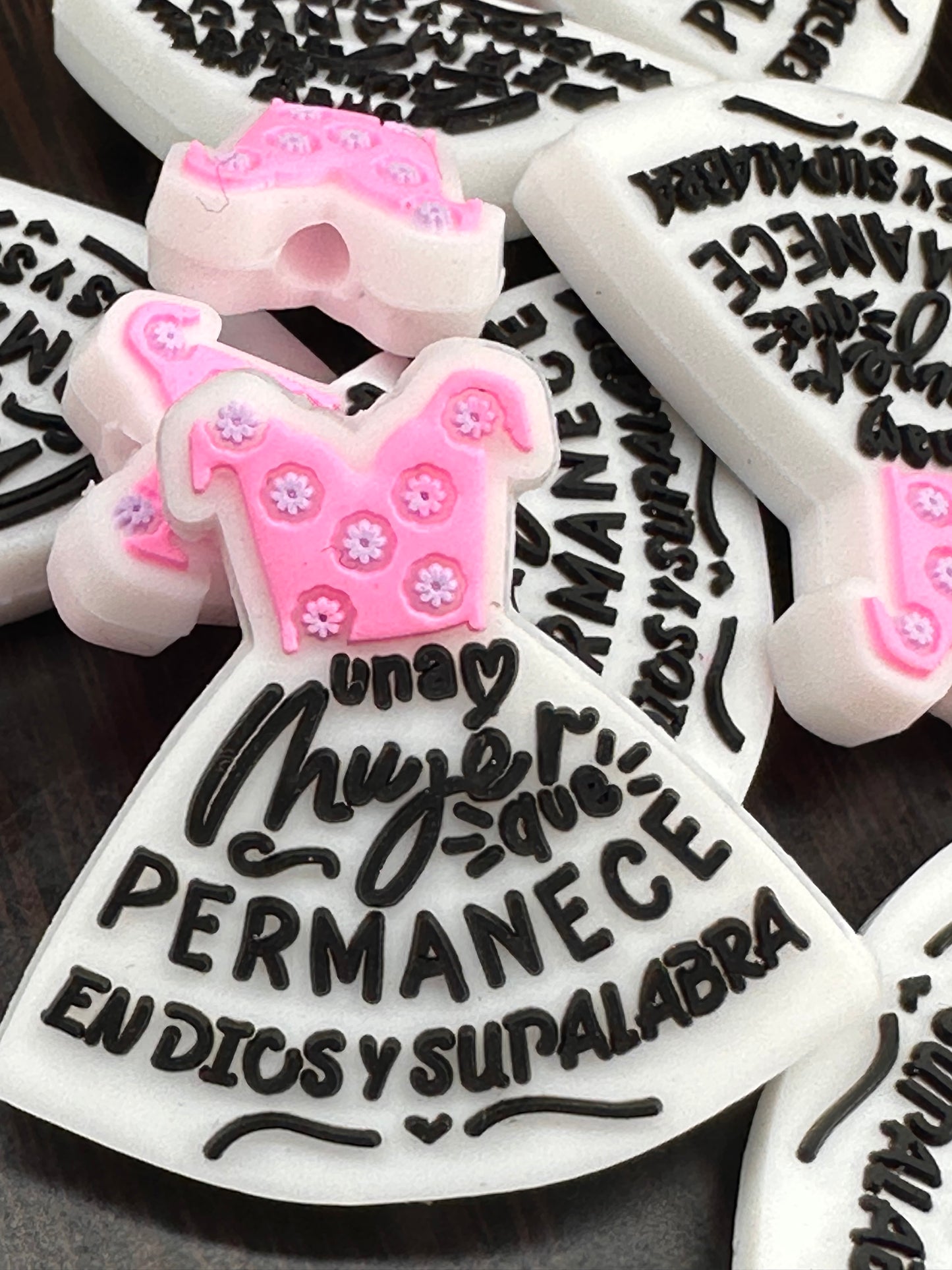 God is good Focal Bead/ beadable pen/ Silicone  bead/keychain bead/ “Una Mujer que Permanece” Dress / espanol