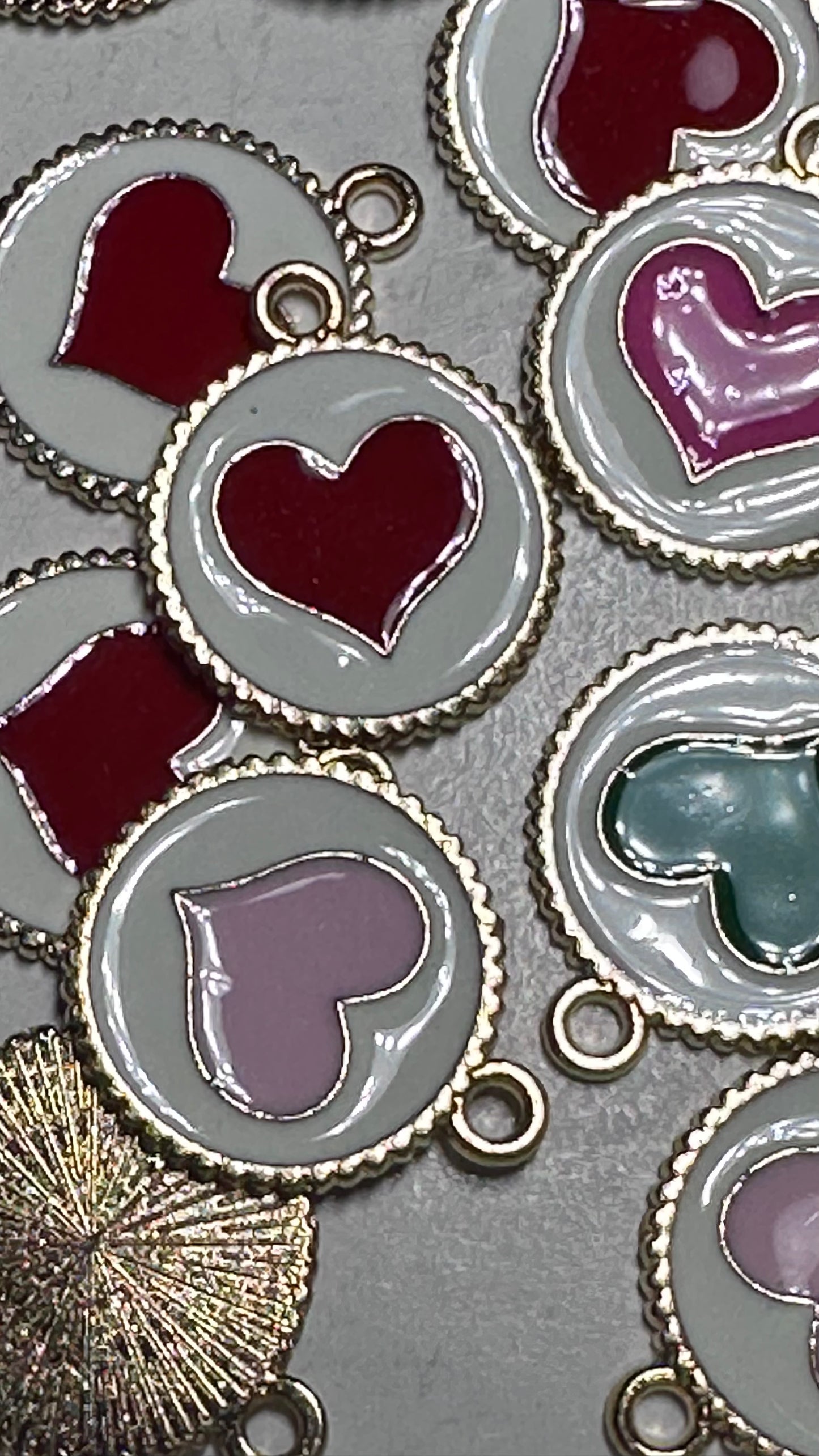 Round charms with hearts in the middle enamel metal charms/ DIY charm bracelet/ DIY necklace/ mixed colors randomly chosen