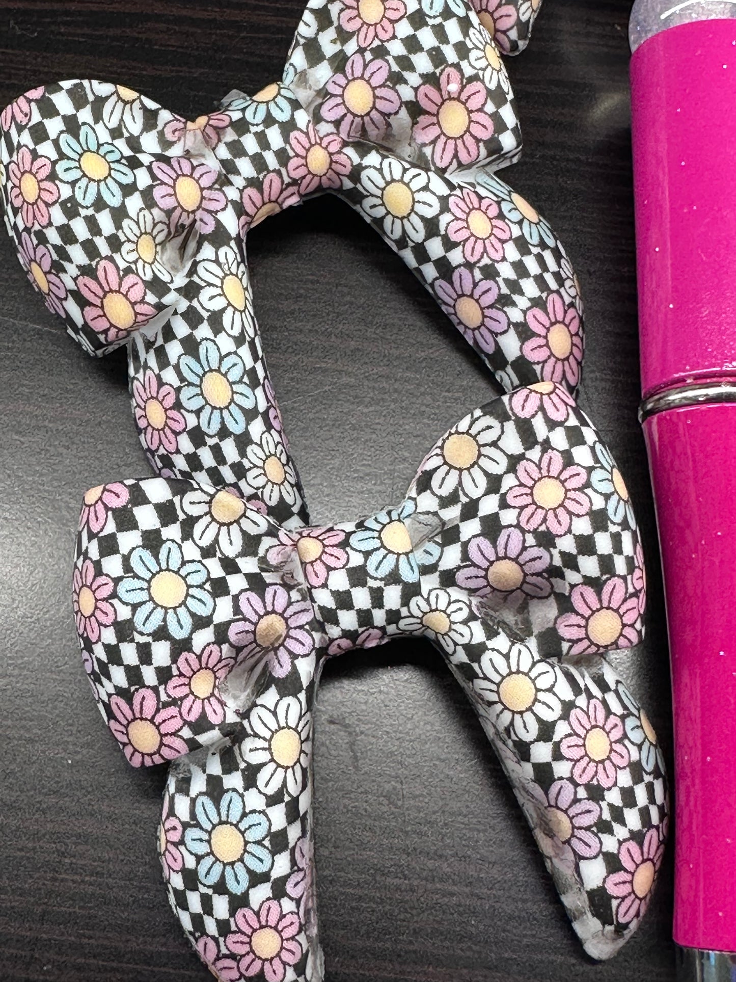 Daisy Floral Bow Bead • Checkered Bow Focal • Silicone Pen Bead • DIY Keychain & Craft Bead