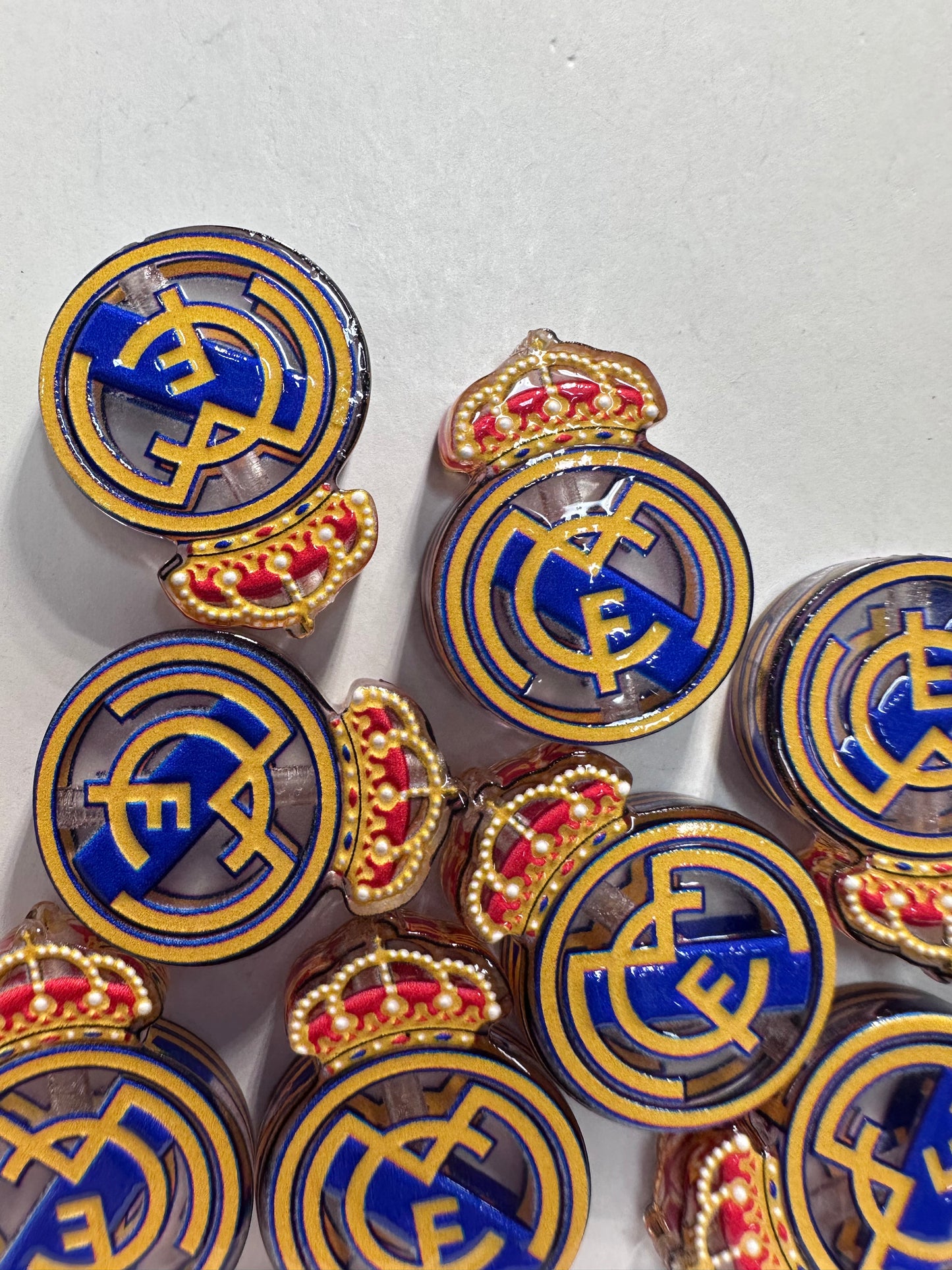 Crown design acrylic focal bead- set of 2/ focal bead/ pen beading / keychain bead