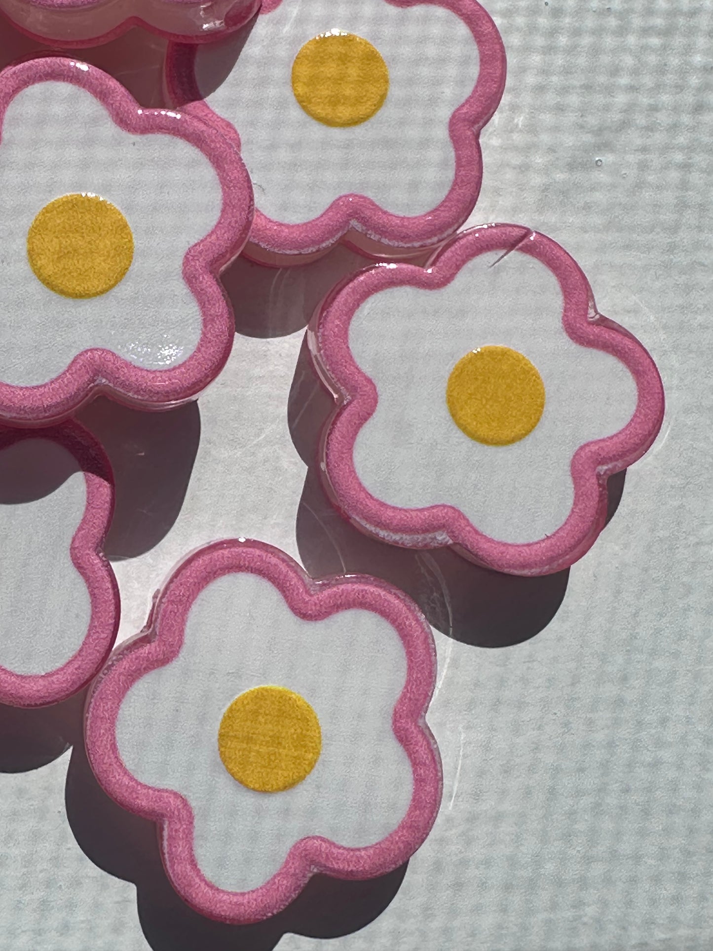 Daisy flower acrylic focal bead- set of 2/ focal bead/ pen beading / keychain bead/