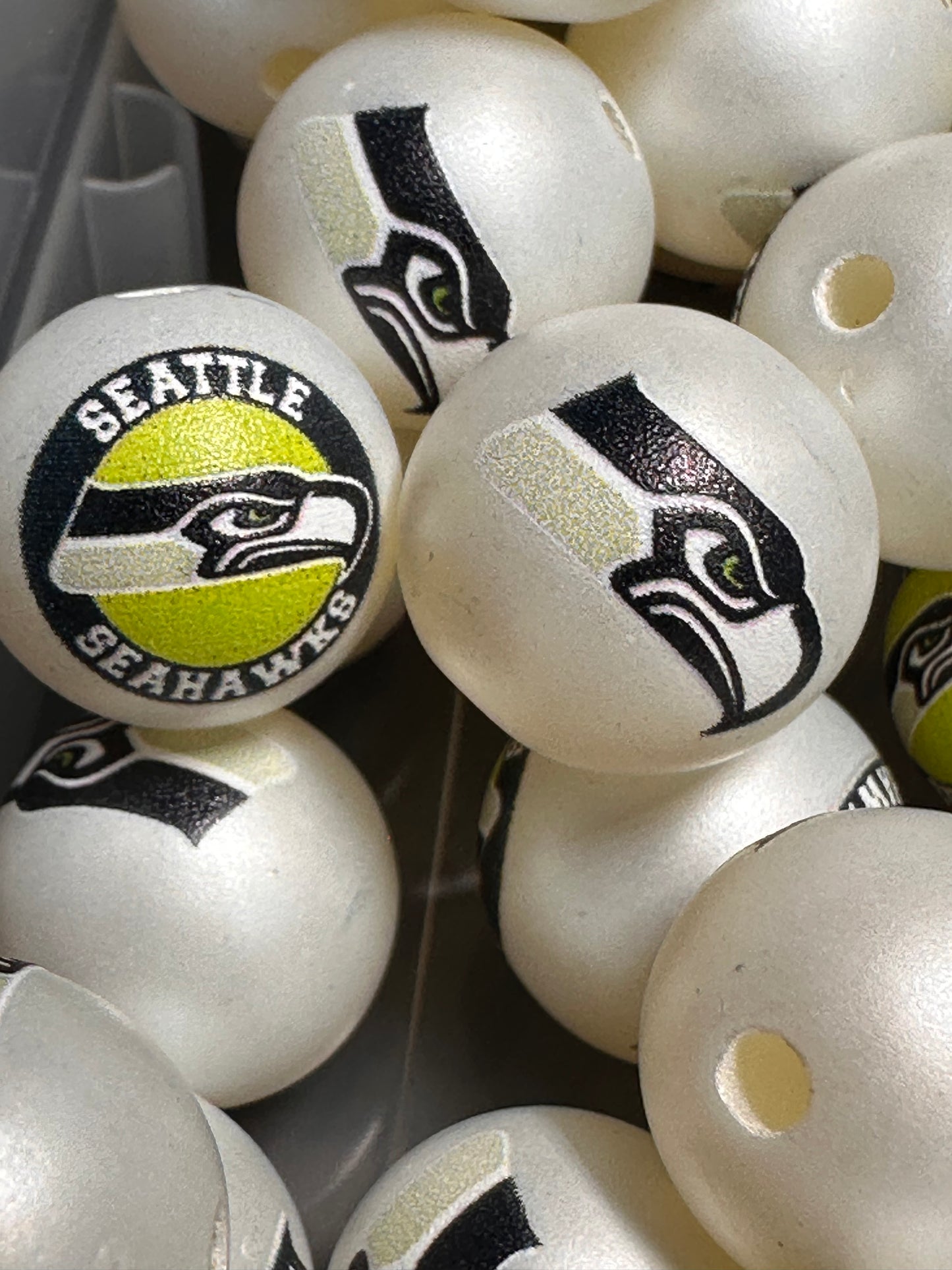 Acrylic Seattle Seahawks football on satin white beads/ sports team bead/ beadable pen/ keychain bead/16 mm/10 beads included/2 designs