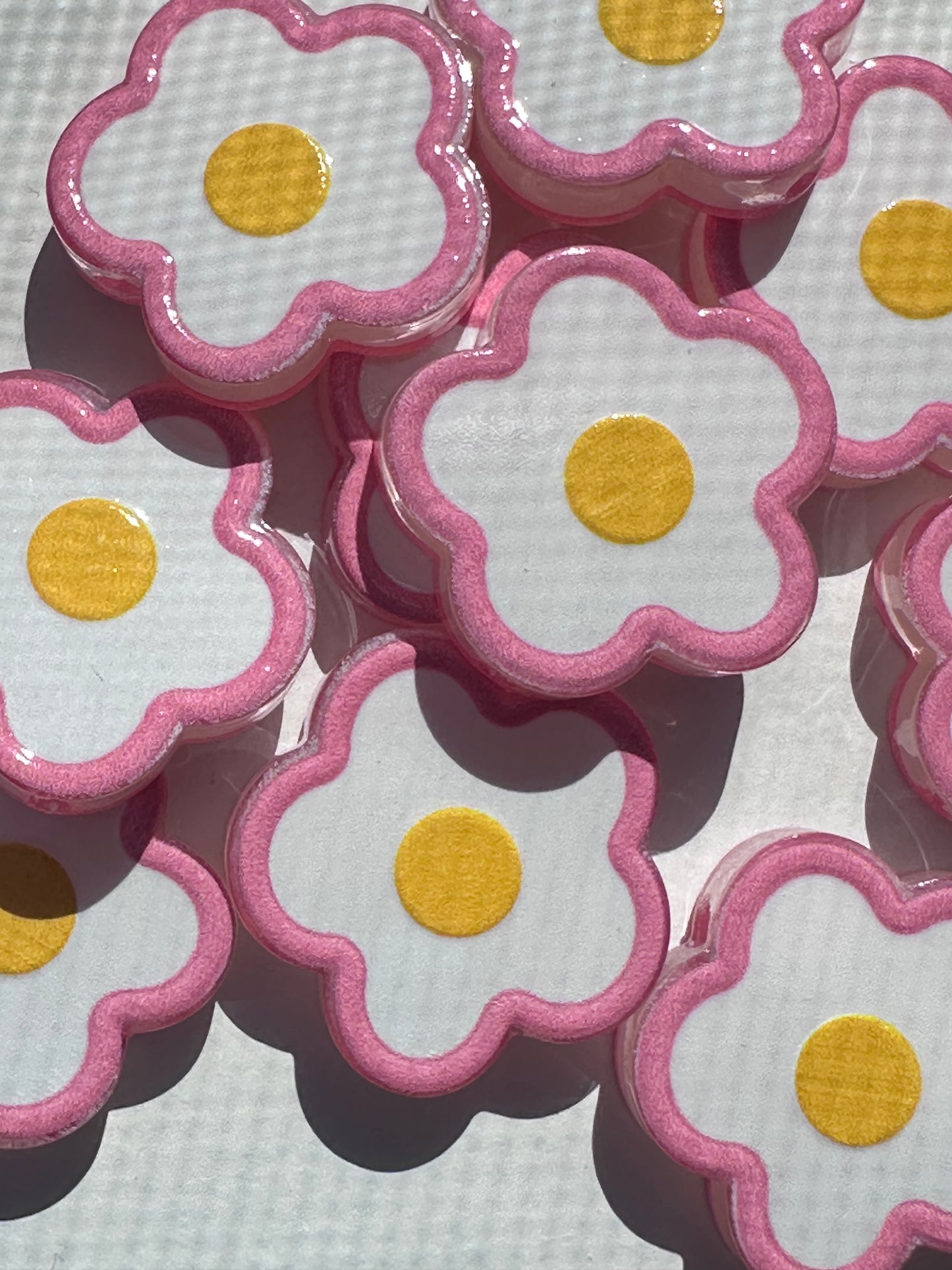 Daisy flower acrylic focal bead- set of 2/ focal bead/ pen beading / keychain bead/