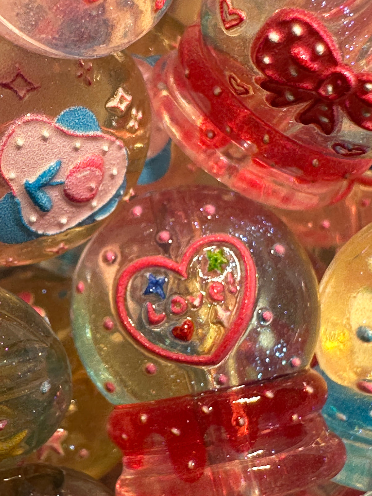 Hearts and Bows Snow globe Shaped Acrylic Beads • 20MM Beads • Pen Beads • Beadable Pen Supplies • DIY Craft Beads • Random Mix – Set of 5