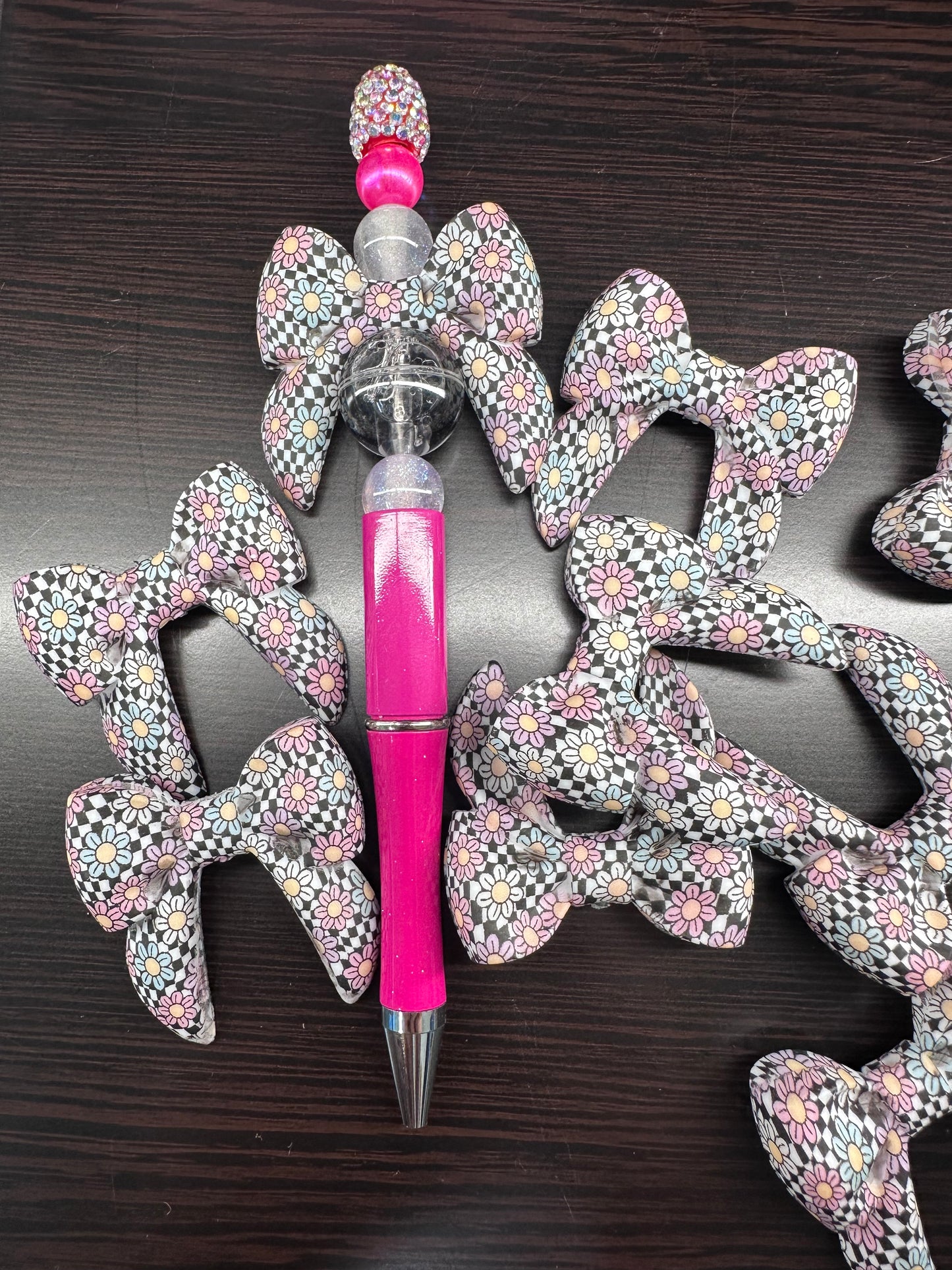 Daisy Floral Bow Bead • Checkered Bow Focal • Silicone Pen Bead • DIY Keychain & Craft Bead