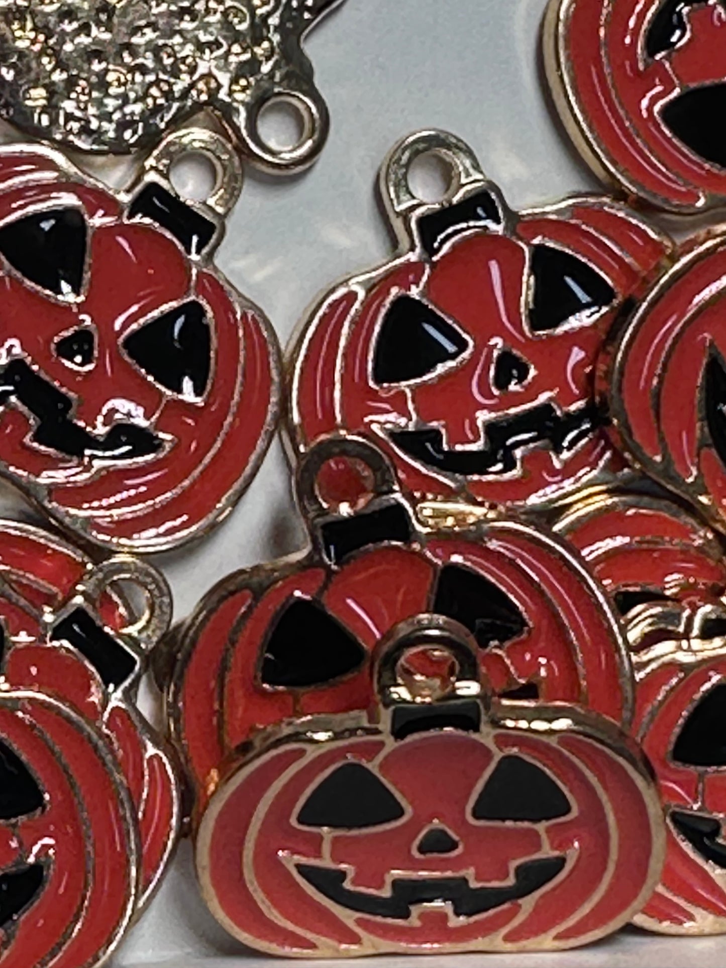 Halloween enamel metal charms/ DIY charm bracelet/ DIY necklace/ Jack o lantern/ Pumpkin