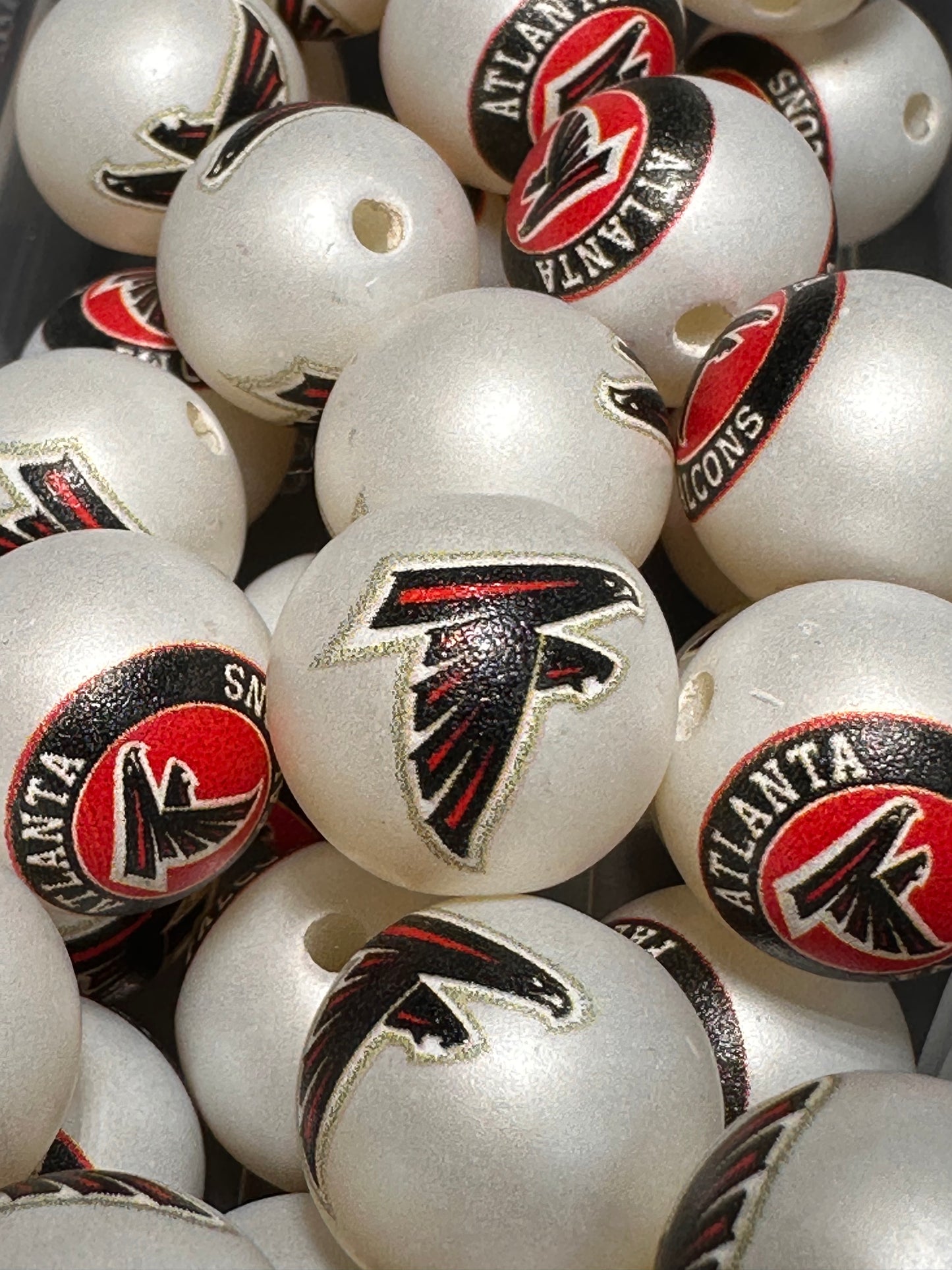 Acrylic Atlanta Falcons football on satin white beads/ sports team bead/ beadable pen/ keychain bead/16 mm/10 beads included/2 designs