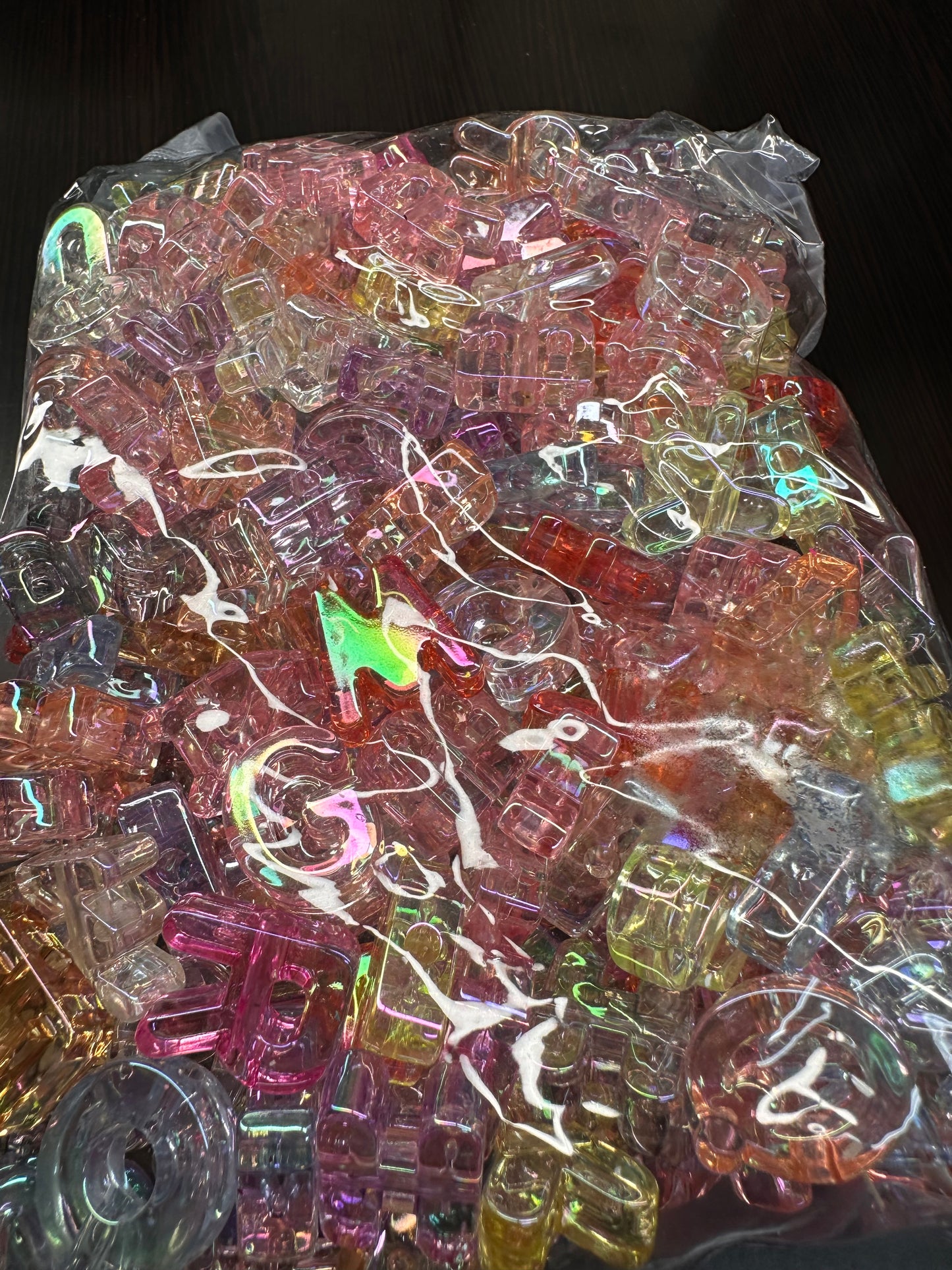 Plastic Letter Beads – Bulk Bag of Mixed A–Z Alphabet Beads (Vertical Hole, Multi-Color Mix) over 150 mixed colors glossy alphabet