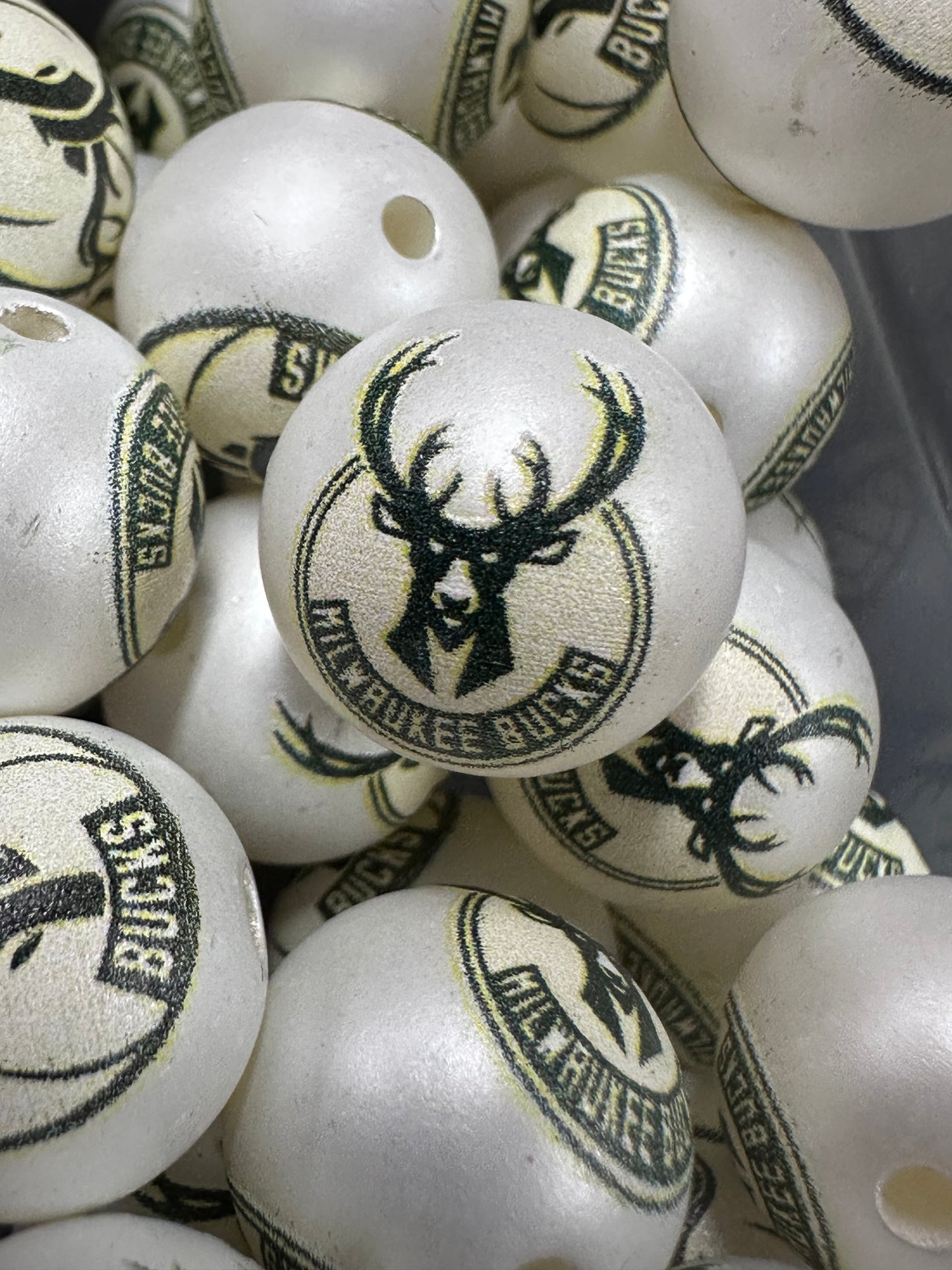Milwaukee Bucks 16mm Sports Print Beads • Set of 10 • Great for Pens, Keychains & Crafts-