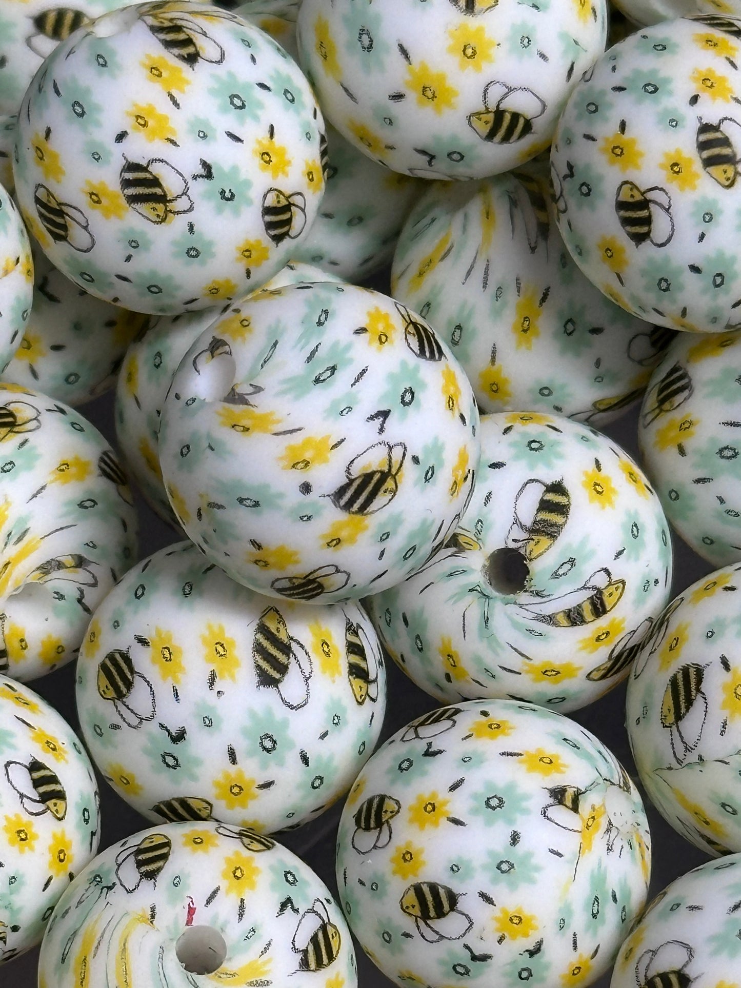 Flowers and bumble bees on white beads/ printed beads /15 mm round shaped/beadable pen/ keychain bead/10 beads included