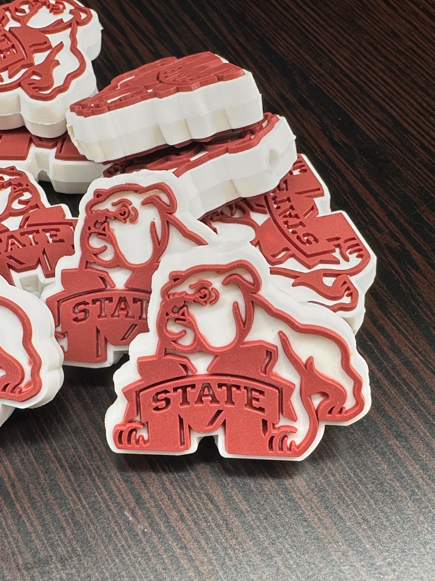 Mississippi State focal bead / sports silicone bead /Bulldogs basketball