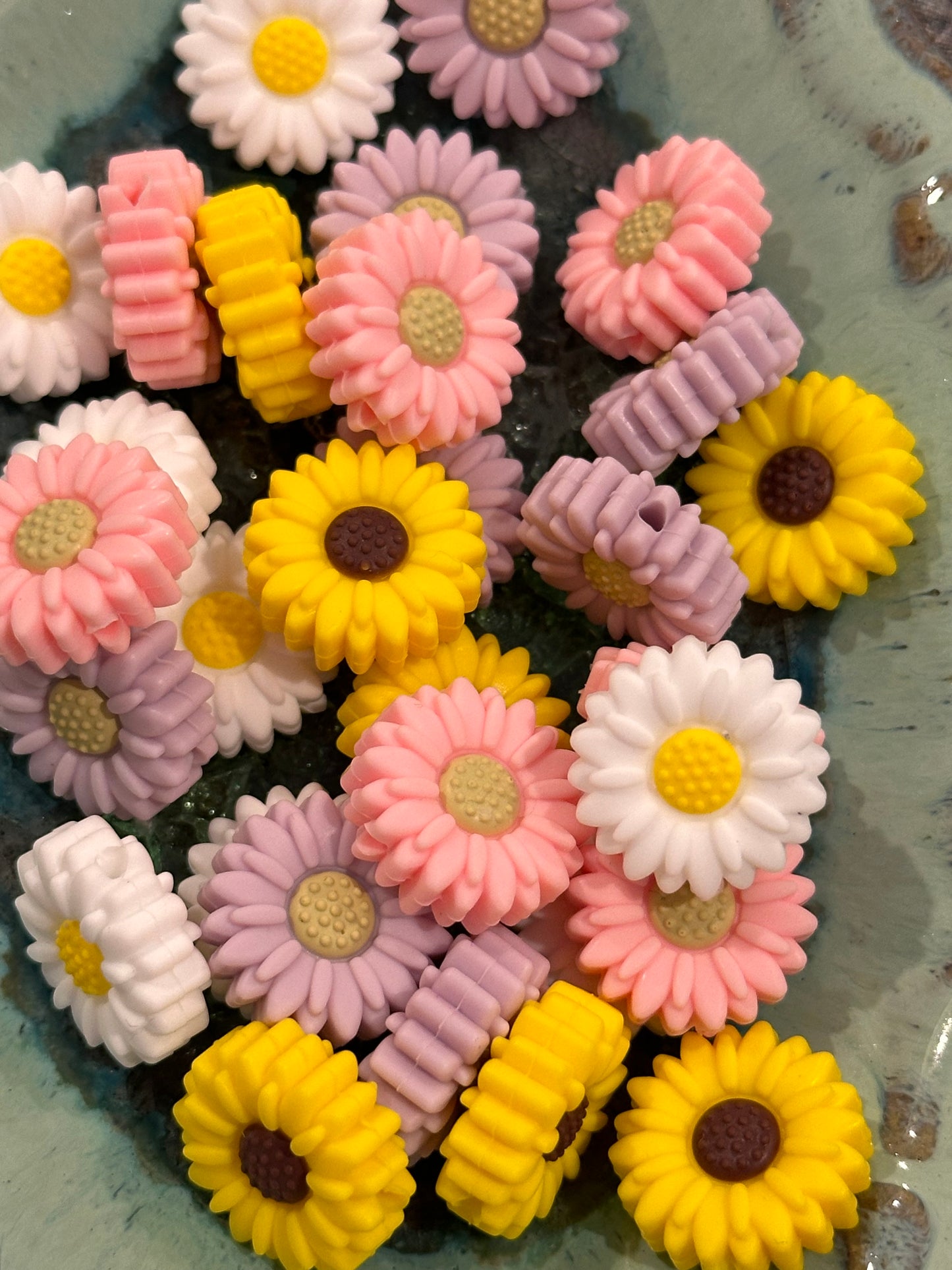 Small flower Focal Bead/ Daisy