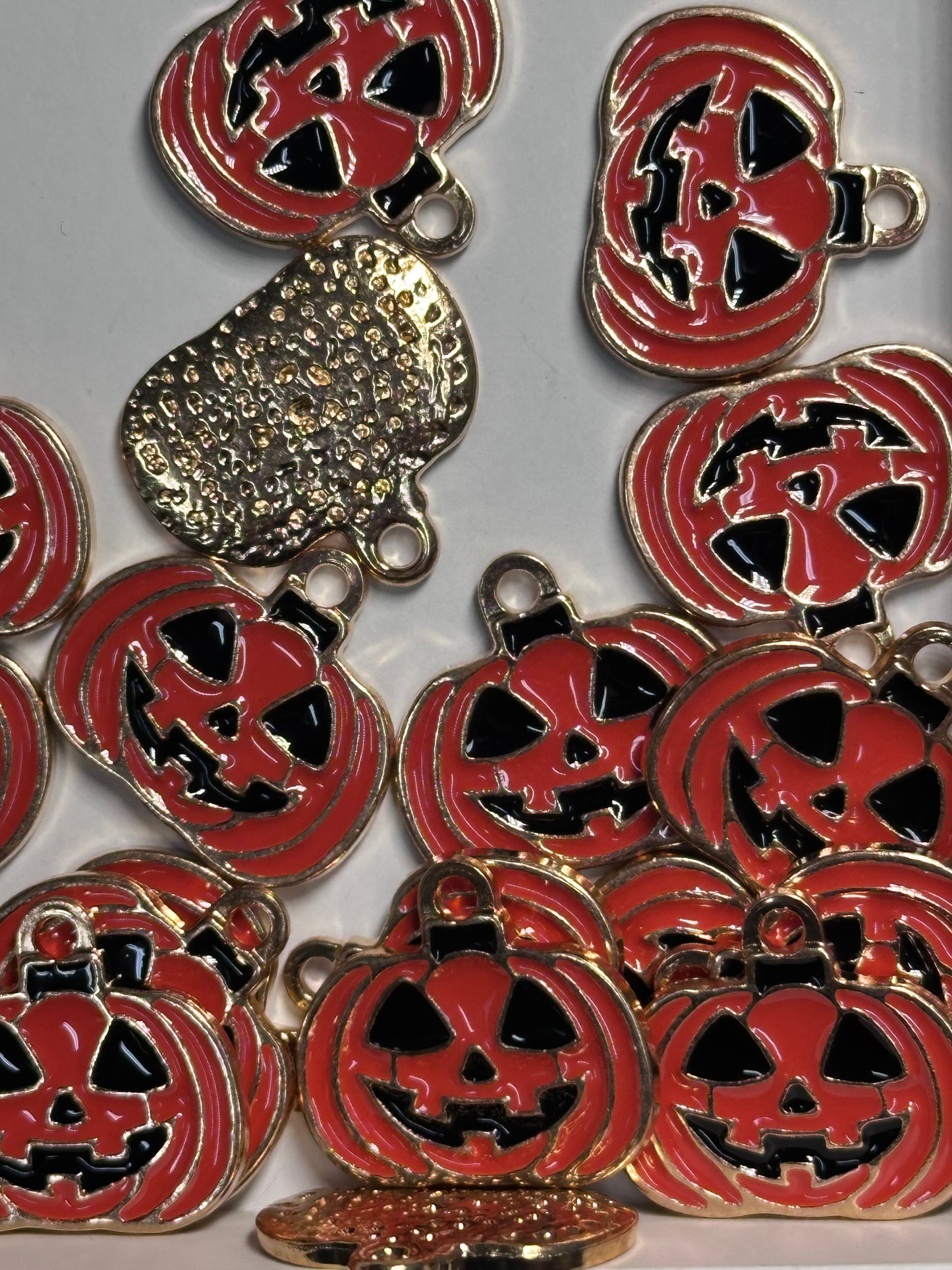 Halloween enamel metal charms/ DIY charm bracelet/ DIY necklace/ Jack o lantern/ Pumpkin