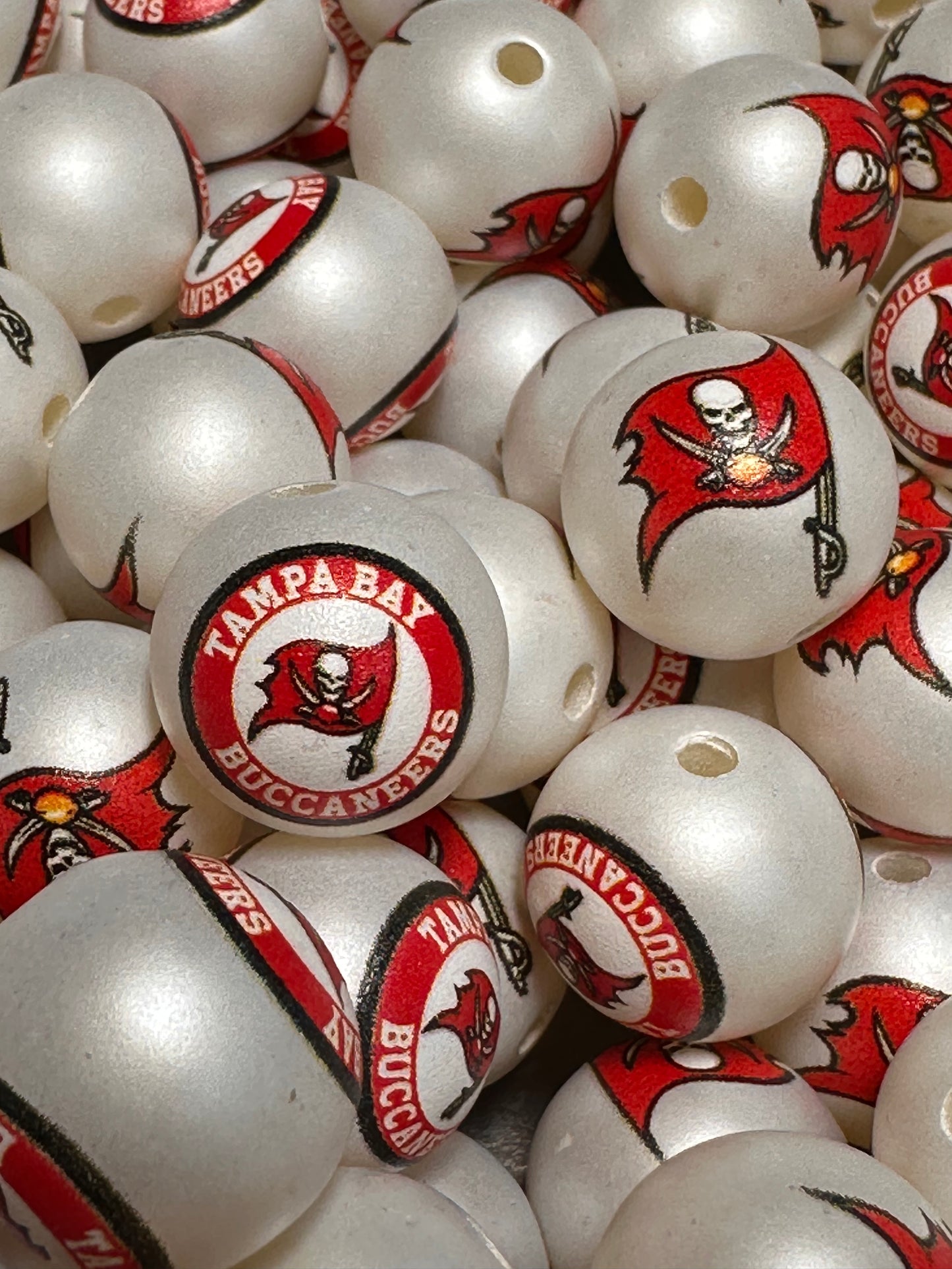 Acrylic Tampa Bay Buccaneers football on satin white beads/ sports team bead/ beadable pen/ keychain bead/16 mm/10 beads included/2 designs