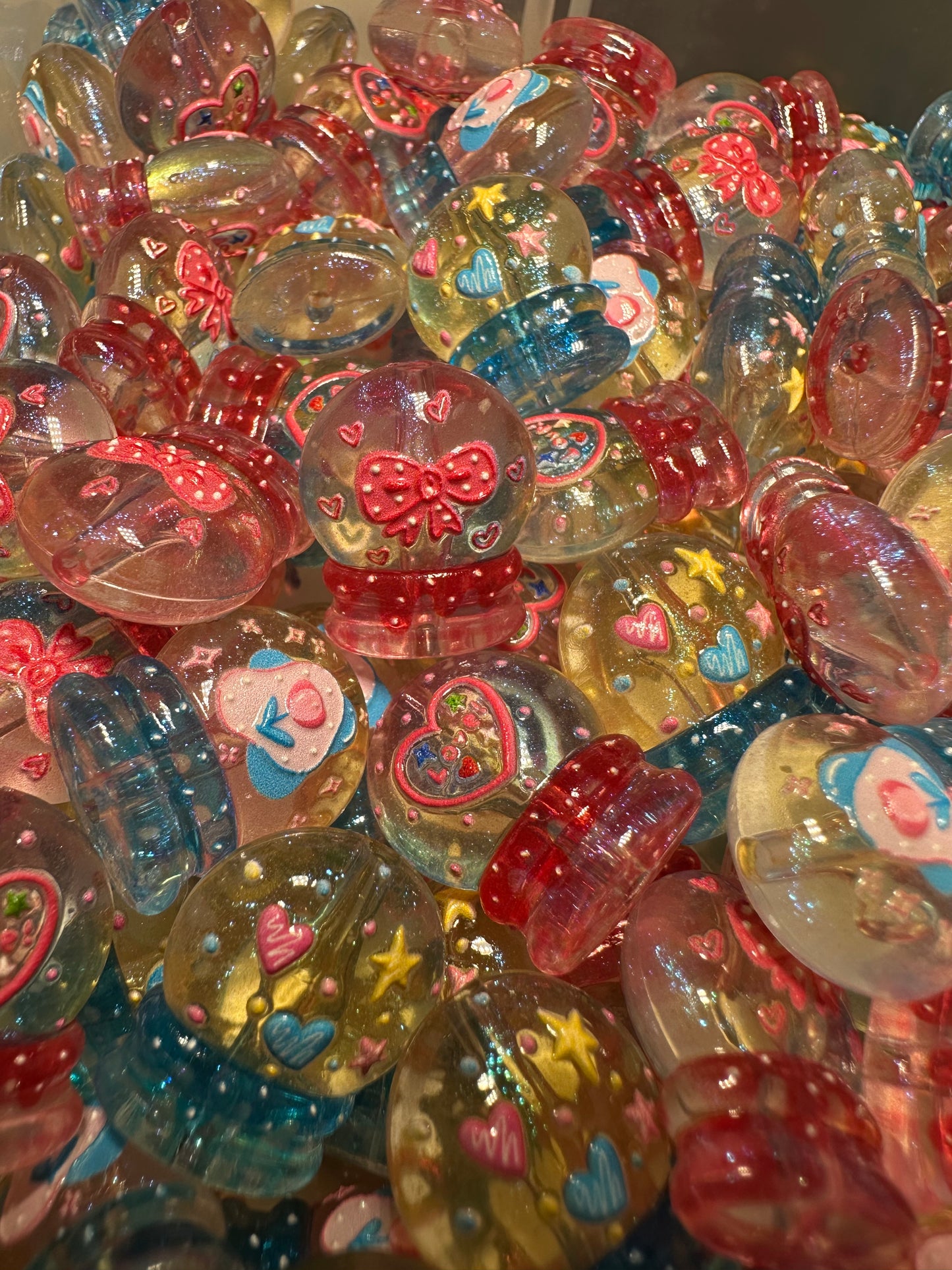Hearts and Bows Snow globe Shaped Acrylic Beads • 20MM Beads • Pen Beads • Beadable Pen Supplies • DIY Craft Beads • Random Mix – Set of 5