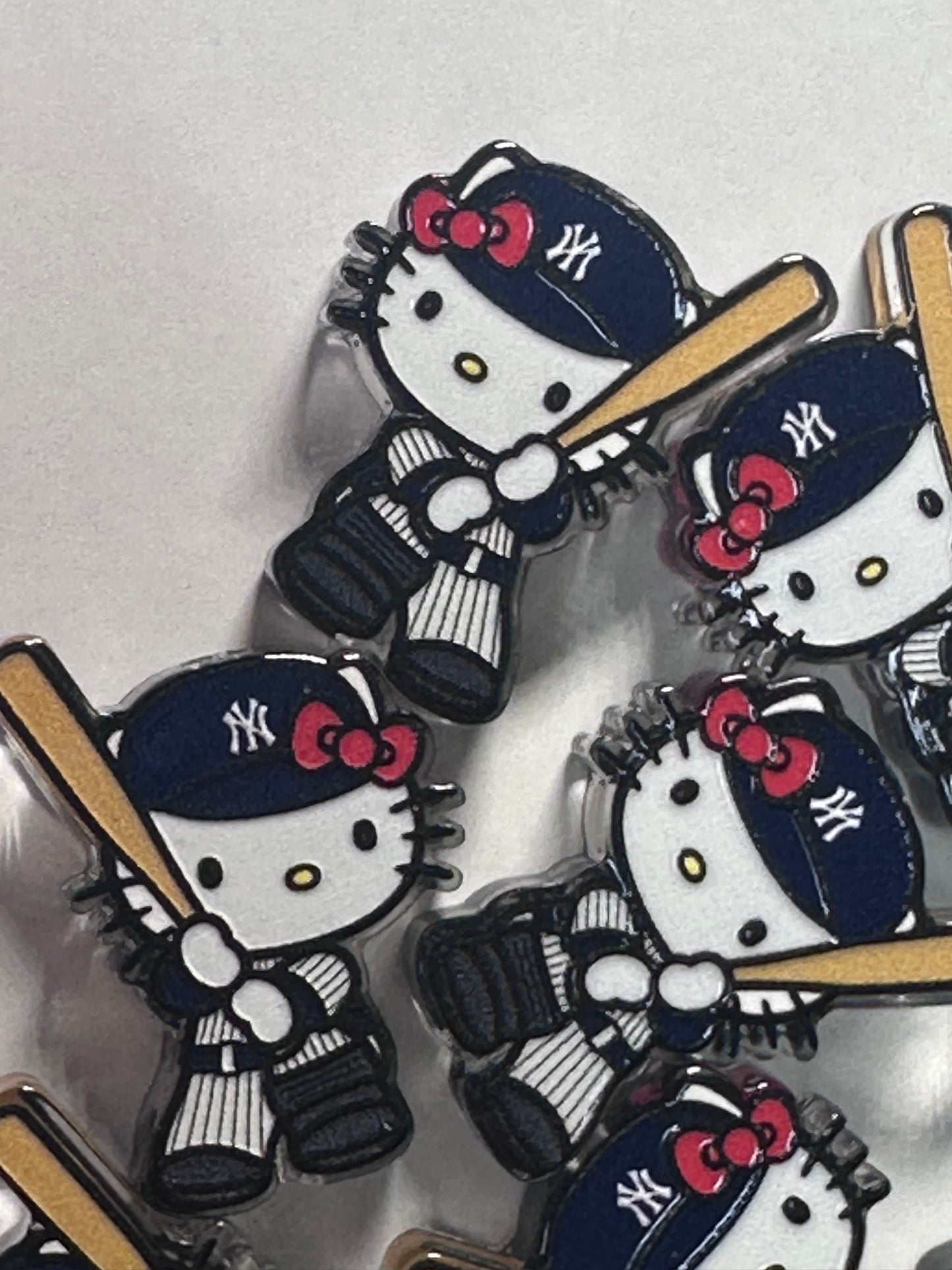 White cat with red bow acrylic focal bead- set of 2/ focal bead/ pen beading / keychain bead /baseball cat HK / NY