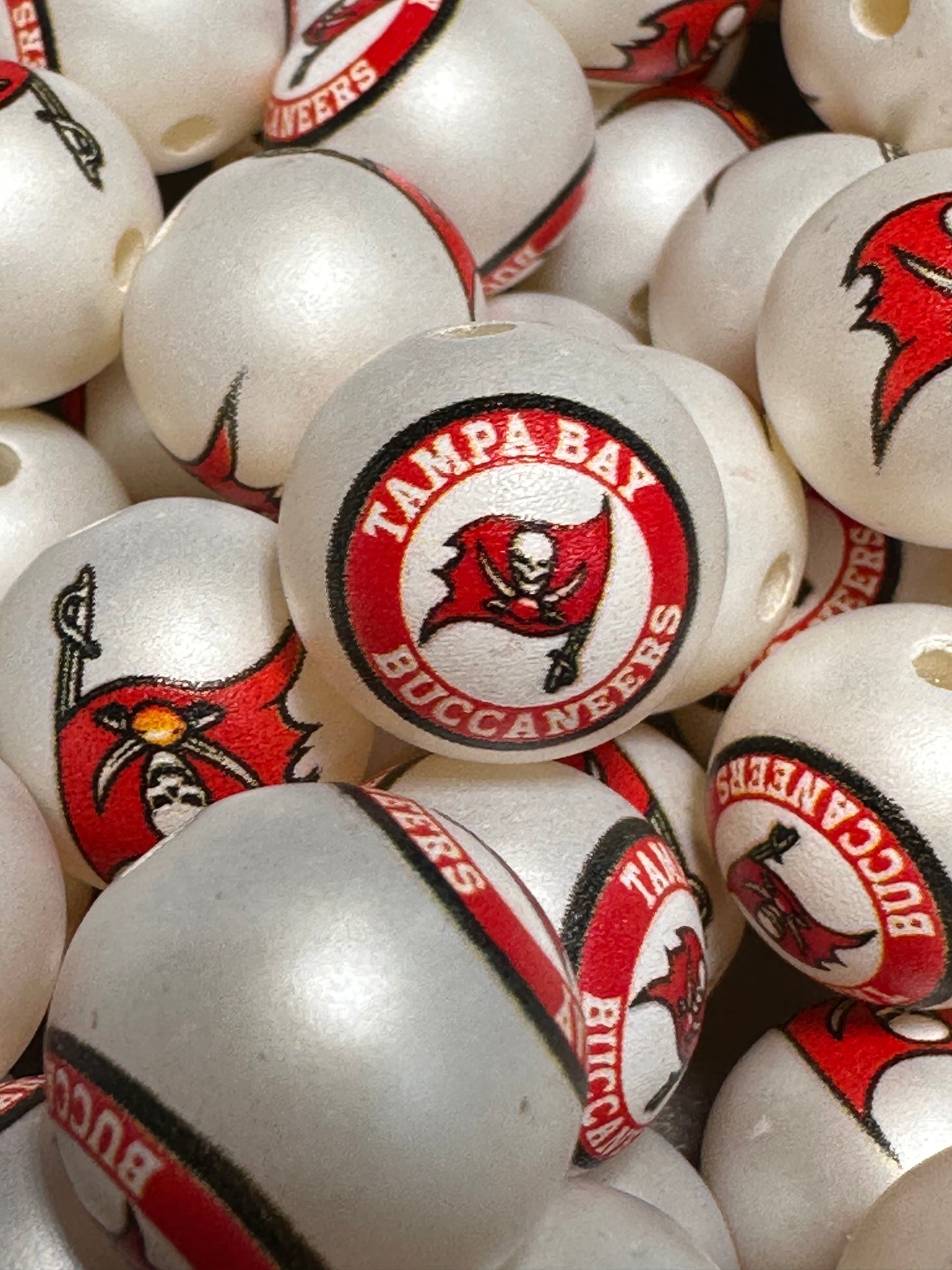 Acrylic Tampa Bay Buccaneers football on satin white beads/ sports team bead/ beadable pen/ keychain bead/16 mm/10 beads included/2 designs