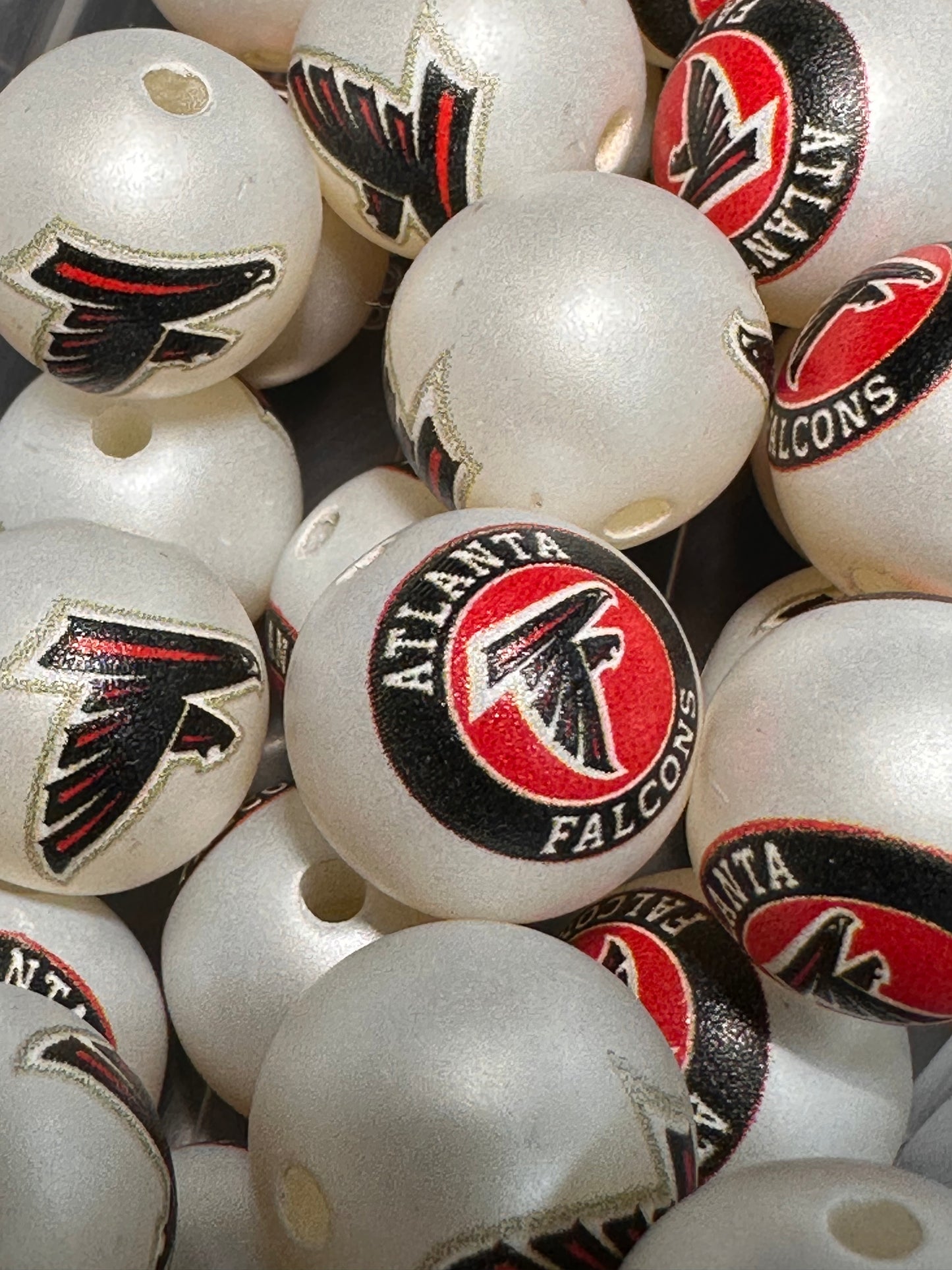 Acrylic Atlanta Falcons football on satin white beads/ sports team bead/ beadable pen/ keychain bead/16 mm/10 beads included/2 designs