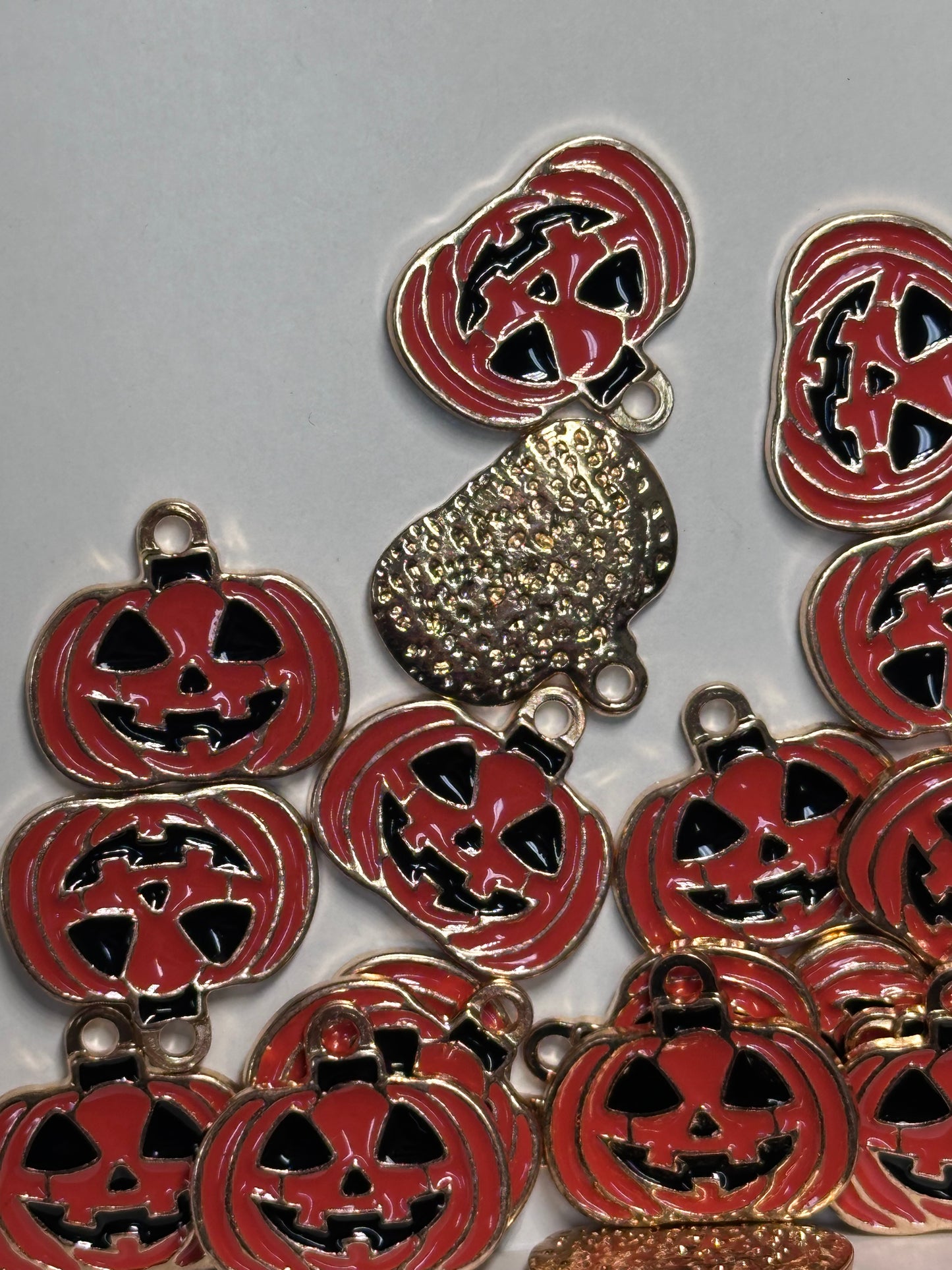 Halloween enamel metal charms/ DIY charm bracelet/ DIY necklace/ Jack o lantern/ Pumpkin