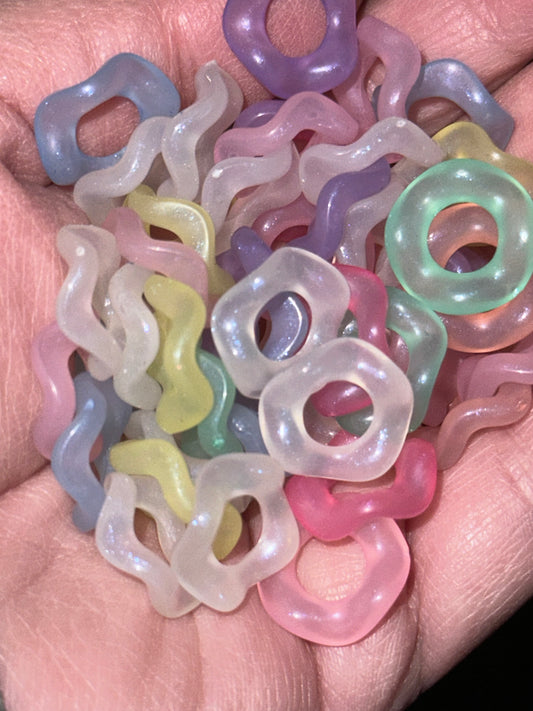 Luminous Wavy spacer beads/ acrylic spacers/ jewelry Bead/ beadable pen beads/ keychain bead/16mm/ set of 10