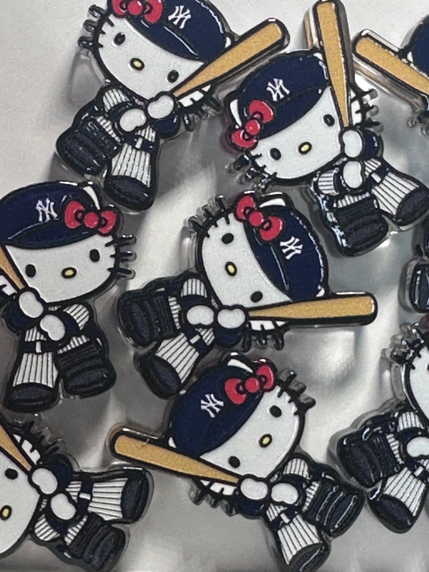 White cat with red bow acrylic focal bead- set of 2/ focal bead/ pen beading / keychain bead /baseball cat HK / NY