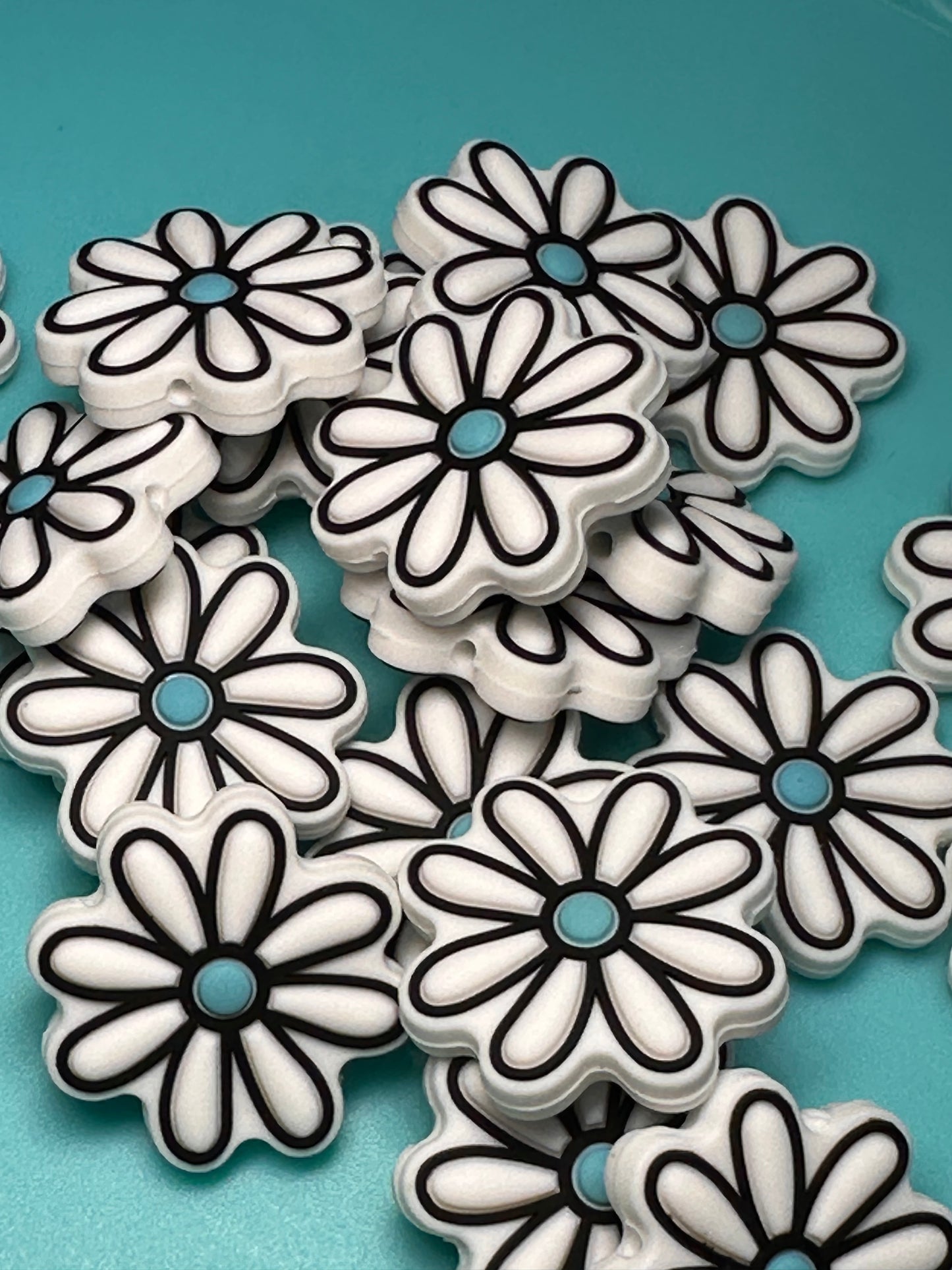 Flowers Focal Bead/ beadable pen/ Silicone  bead/ daisies/ keychain bead/