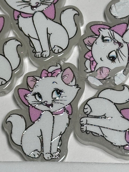 White cat acrylic focal bead- set of 2/ focal bead/ pen beading / keychain bead/ prissy cat/kitten