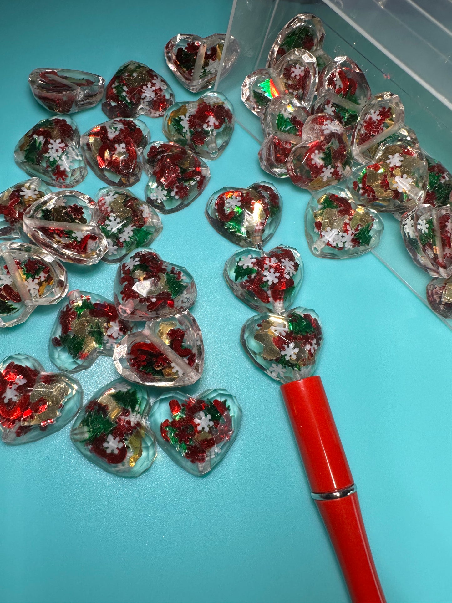 Christmas resin flat back beads/ beadable pen/ infused with Christmas confetti/ keychain bead/ craft DIY/ heart shaped