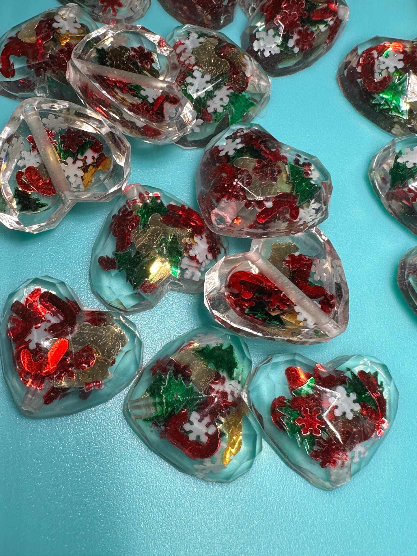 Christmas resin flat back beads/ beadable pen/ infused with Christmas confetti/ keychain bead/ craft DIY/ heart shaped