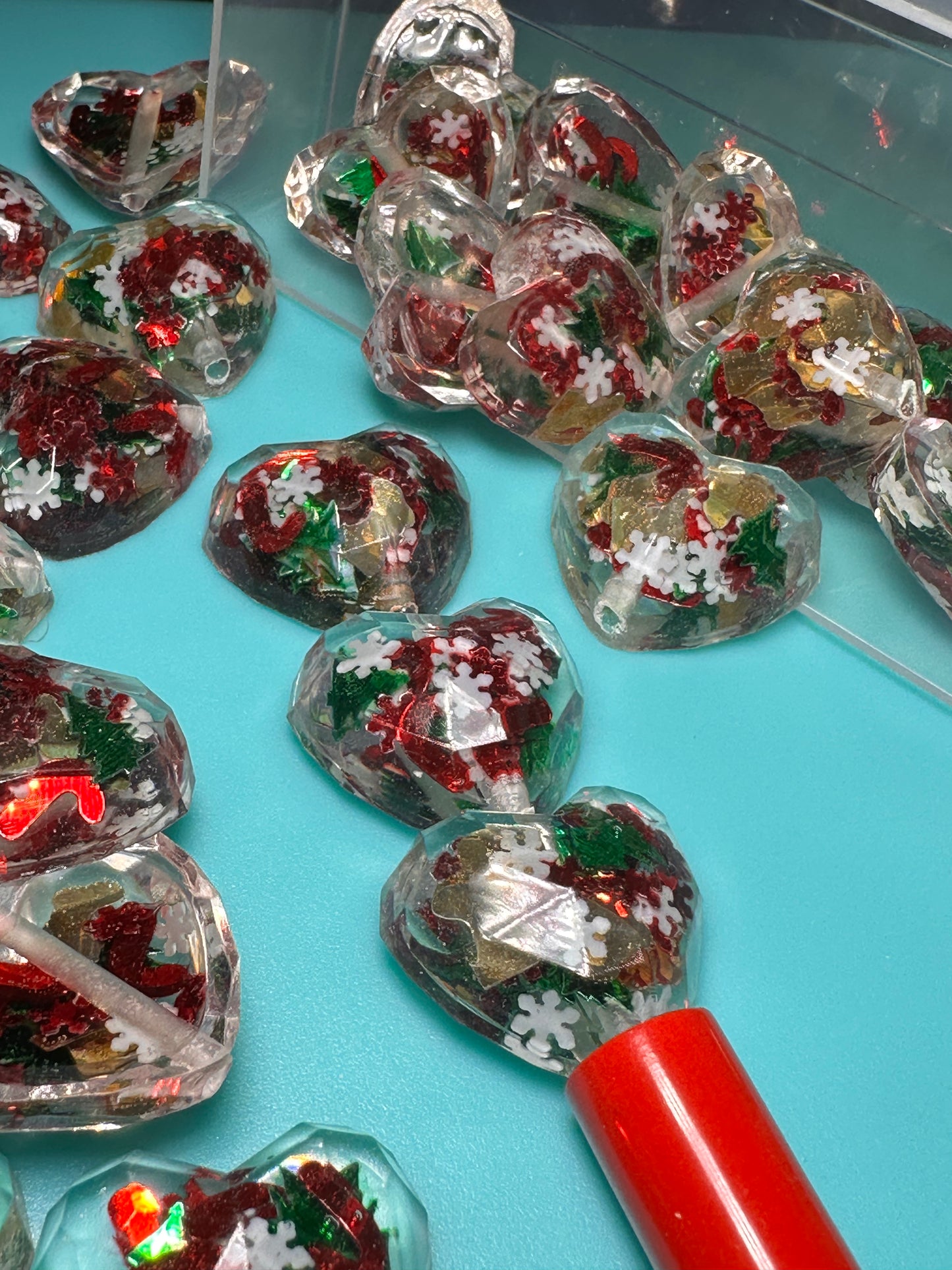 Christmas resin flat back beads/ beadable pen/ infused with Christmas confetti/ keychain bead/ craft DIY/ heart shaped