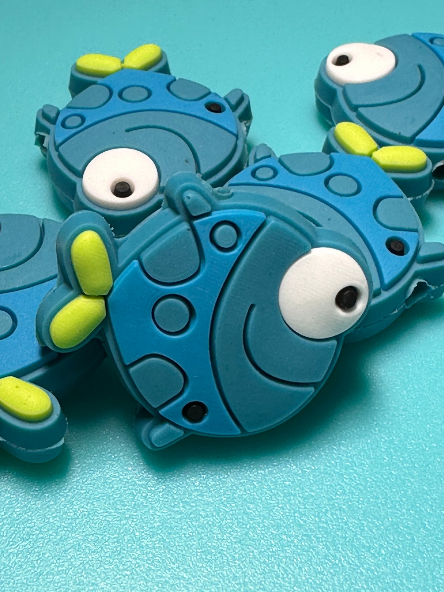 Blue fish / Focal Bead/ beadable pen/ Silicone  bead/ keychain bead/ fishy/ sea / character